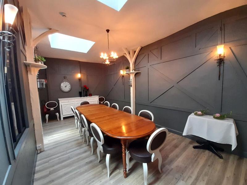 Maison - 750 m² - 9 pièces