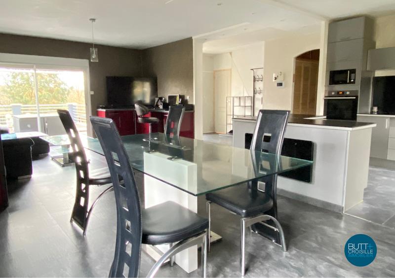 Maison - 260 m² - 9 pièces