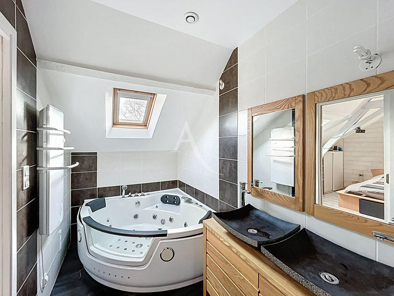 Maison - 155 m² - 8 pièces