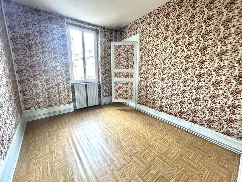 Immeuble - 102 m² - 8 pièces