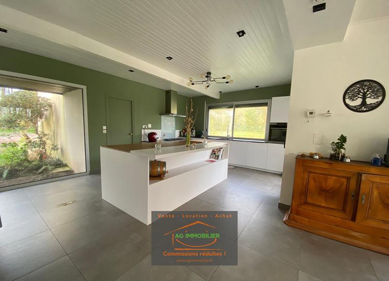 Maison - 341 m² - 9 pièces