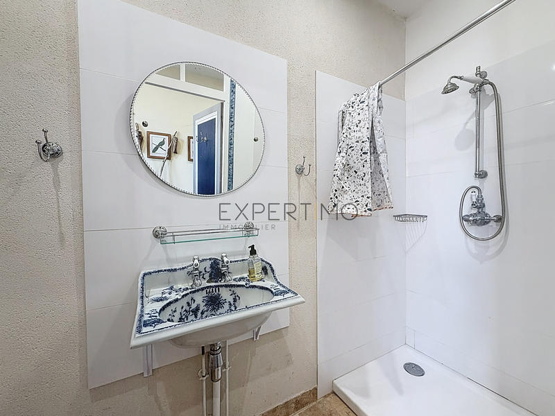 Maison - 249 m² - 7 pièces