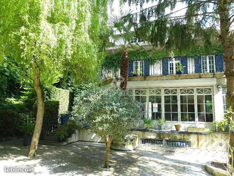 Maison - 273 m² - 9 pièces