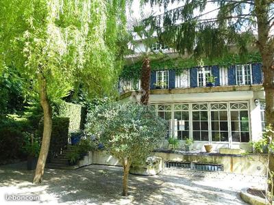 Maison - 273 m² - 9 pièces
