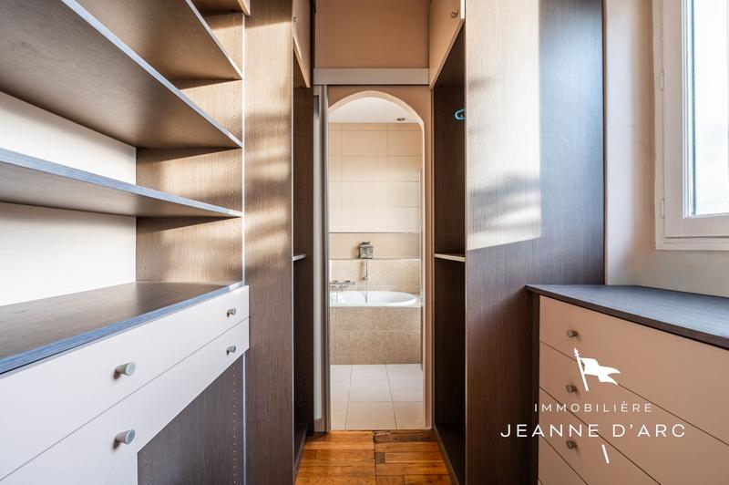 Maison - 238 m² - 8 pièces