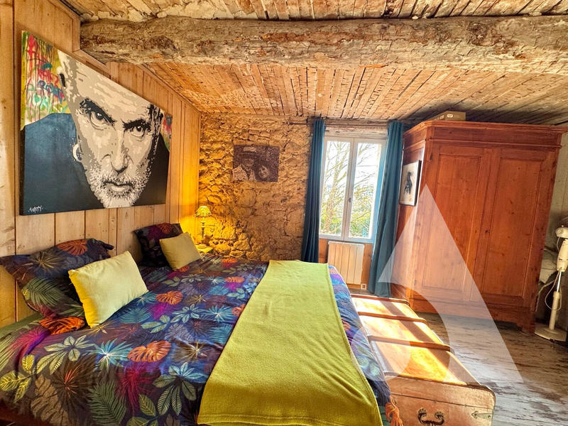 Maison - 284 m² - 9 pièces