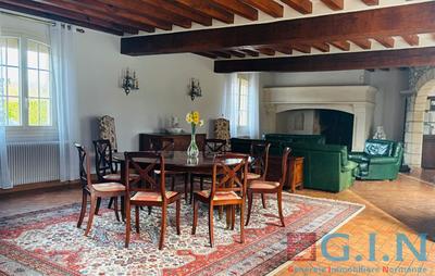 Propriété - 273 m² - 11 pièces