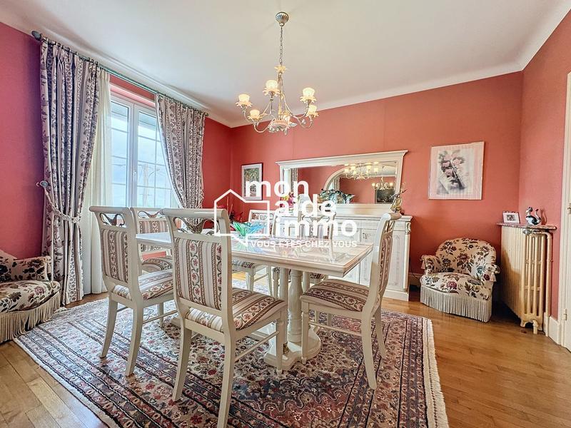 Maison - 300 m² - 15 pièces