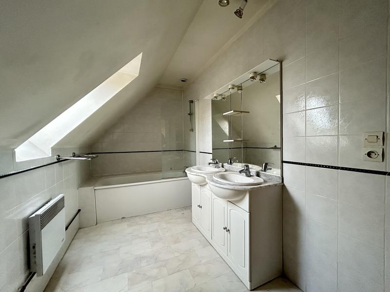 Maison - 96 m² - 5 pièces