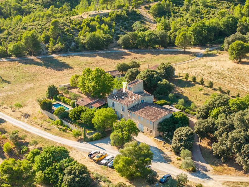 Mas - 445 m² - 12 pièces