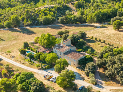 Mas - 445 m² - 12 pièces