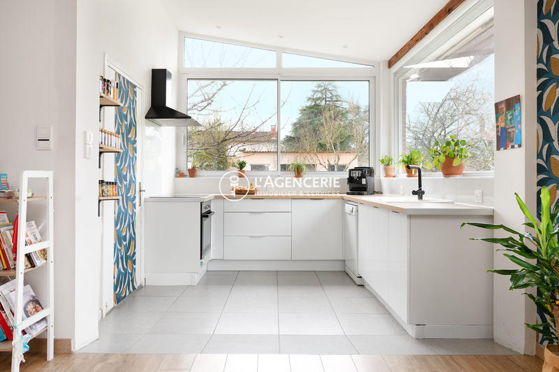 Maison - 220 m² - 7 pièces