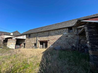 Grange - 300 m² - 1 pièce