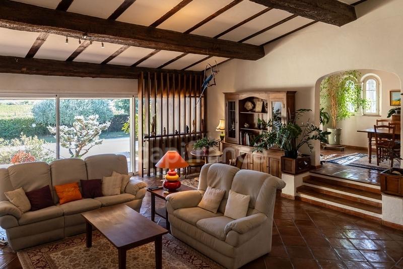 Maison - 202 m² - 7 pièces