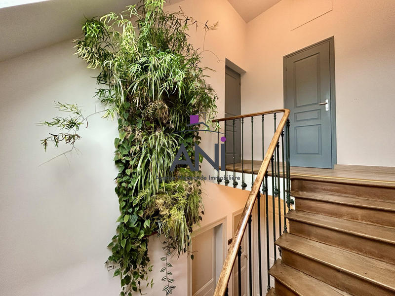 Maison - 205 m² - 9 pièces