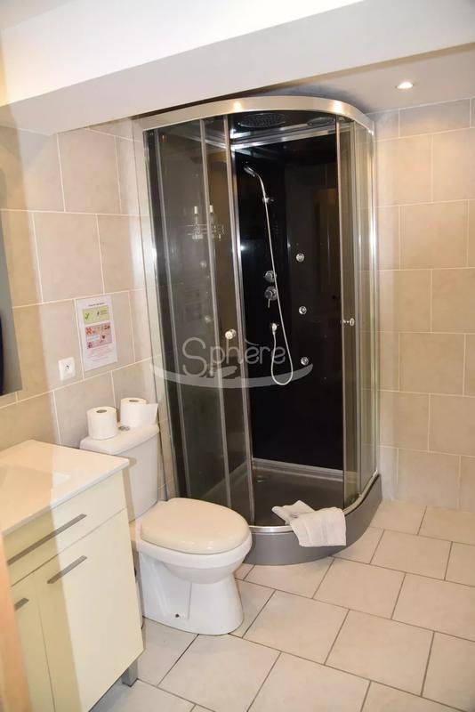 Propriété - 317 m² - 22 pièces