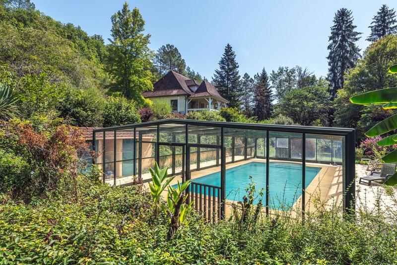 Maison - 307 m² - 11 pièces