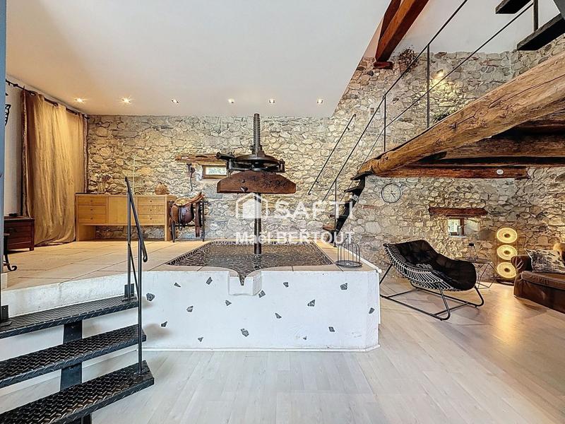 Maison - 230 m² - 10 pièces