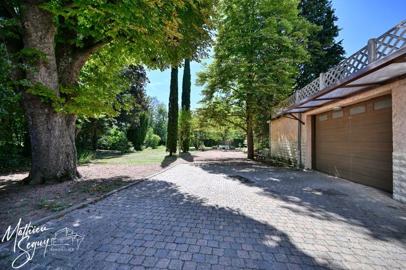 Maison - 200 m² - 8 pièces