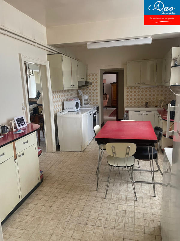 Maison - 240 m² - 9 pièces