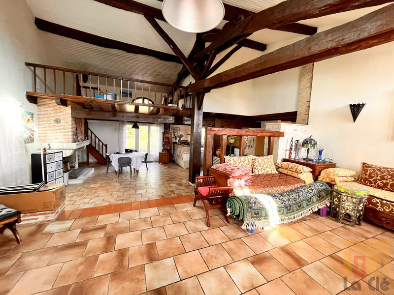 Maison - 267 m² - 10 pièces