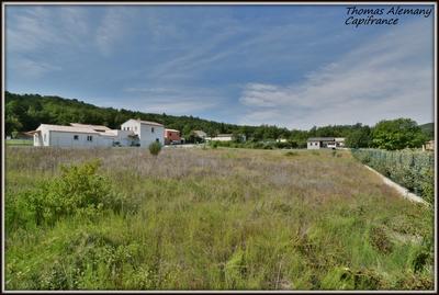 Terrain constructible - 2 000 m²
