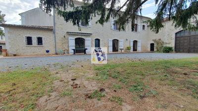 Maison - 221 m² - 9 pièces