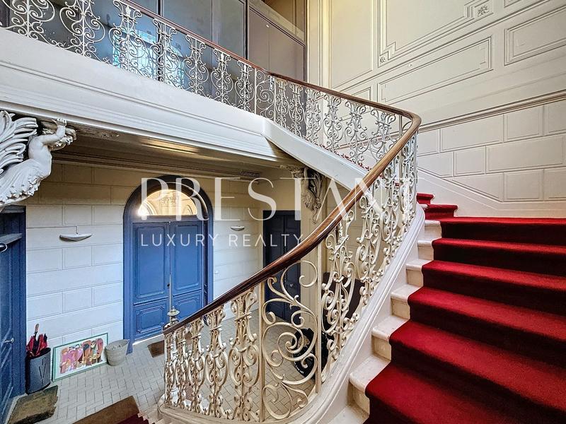 Appartement - 231 m² - 6 pièces