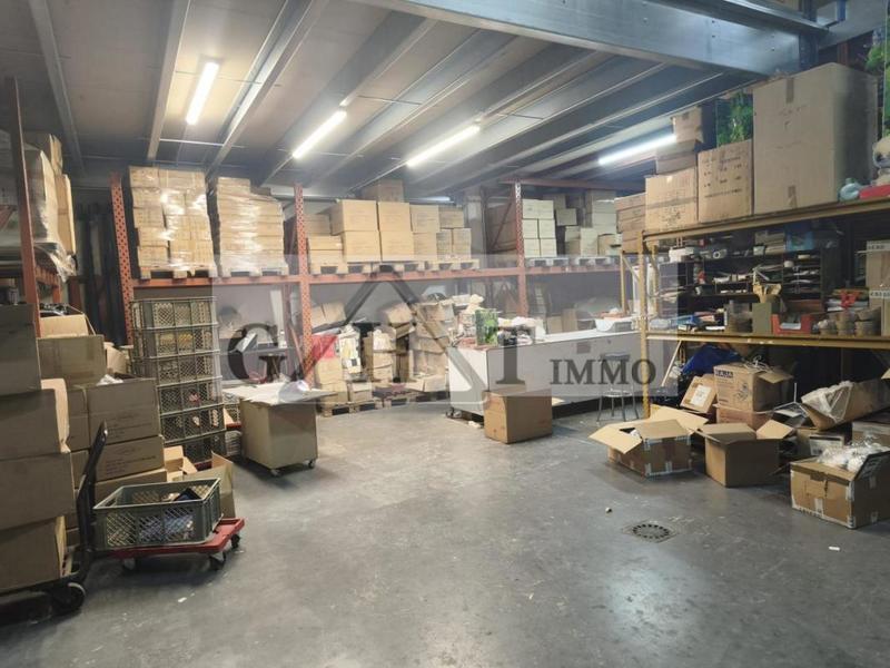 Entrepôt - 488 m²
