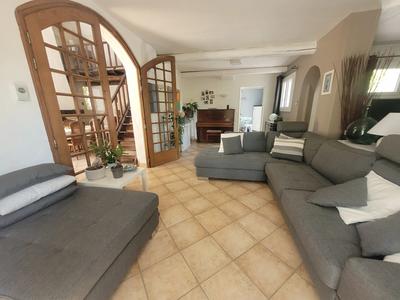 Villa - 243 m² - 11 pièces
