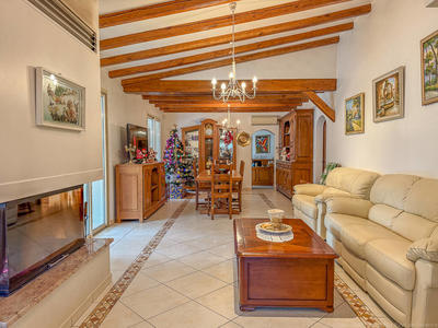 Maison - 220 m² - 8 pièces