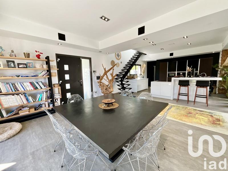 Maison - 218 m² - 6 pièces