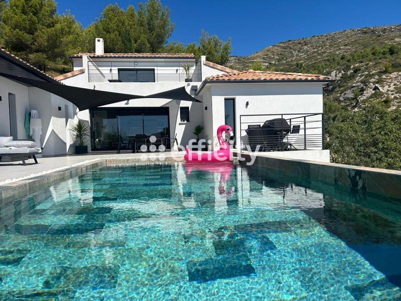 Maison - 200 m² - 7 pièces