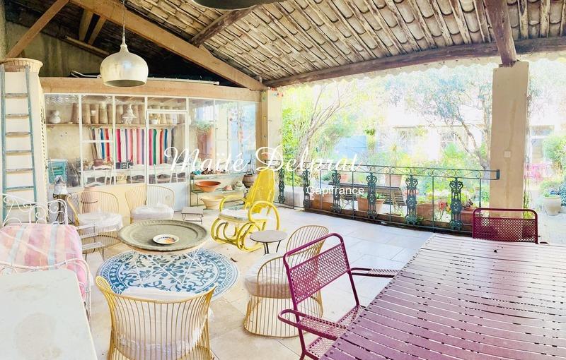 Maison - 262 m² - 9 pièces