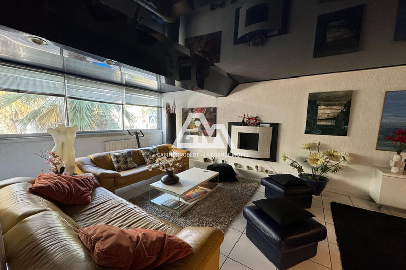 Appartement - 102 m² - 4 pièces