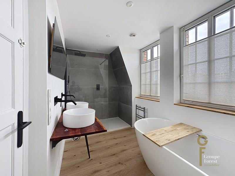 Maison - 180 m² - 5 pièces