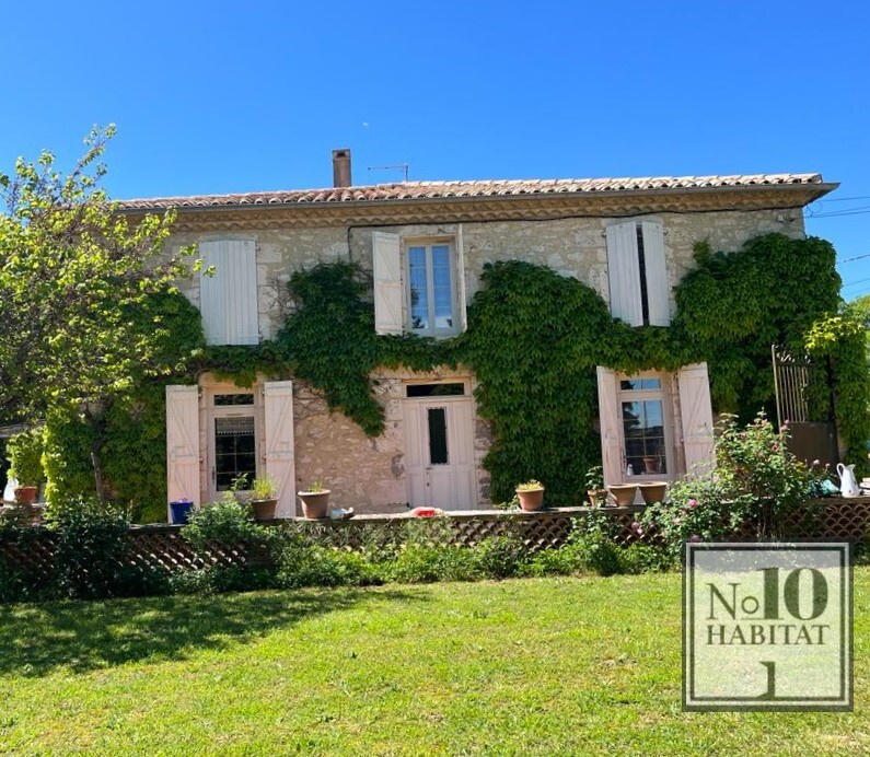 Maison - 260 m² - 7 pièces