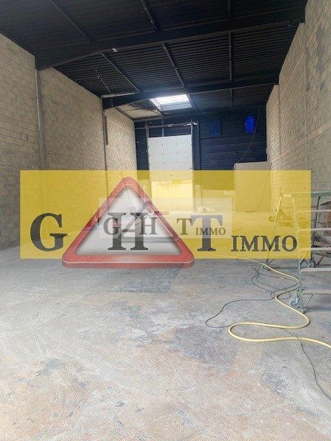 Entrepôt - 900 m²