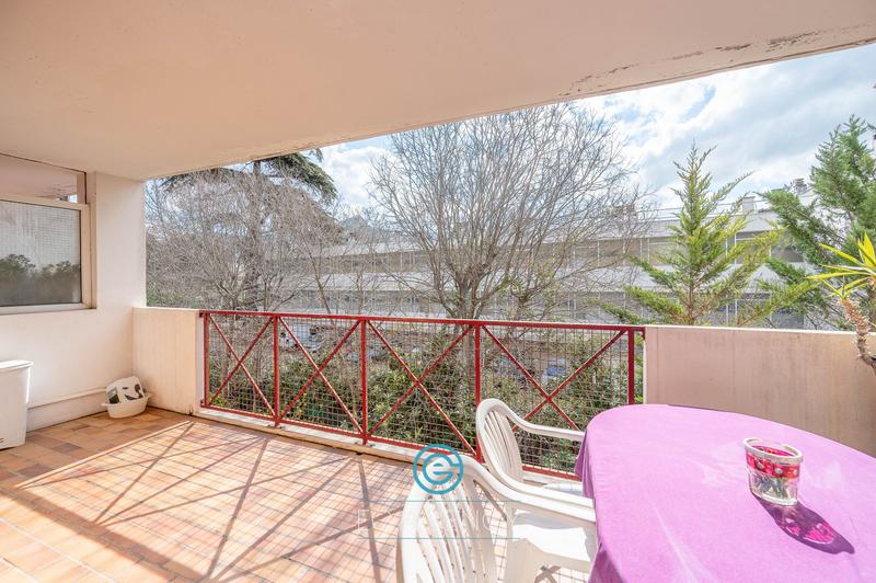 Appartement - 100 m² - 5 pièces