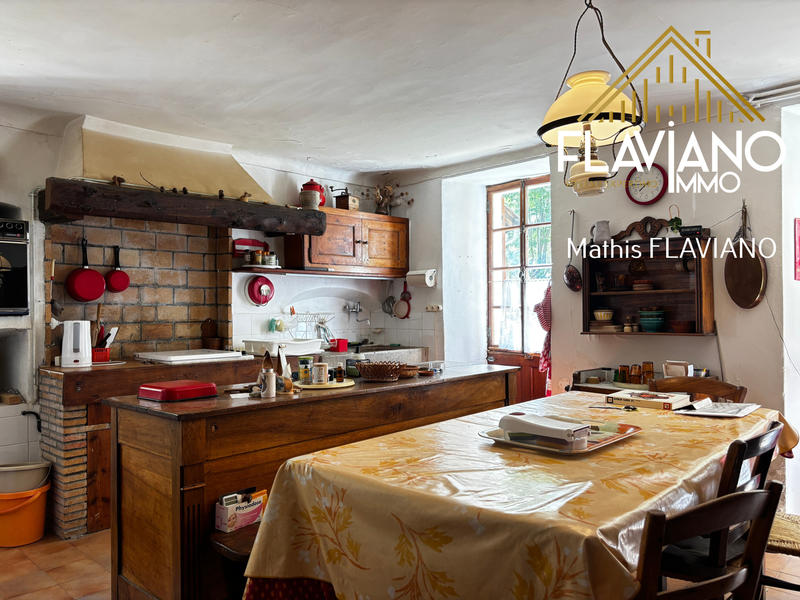 Maison - 804 m² - 12 pièces