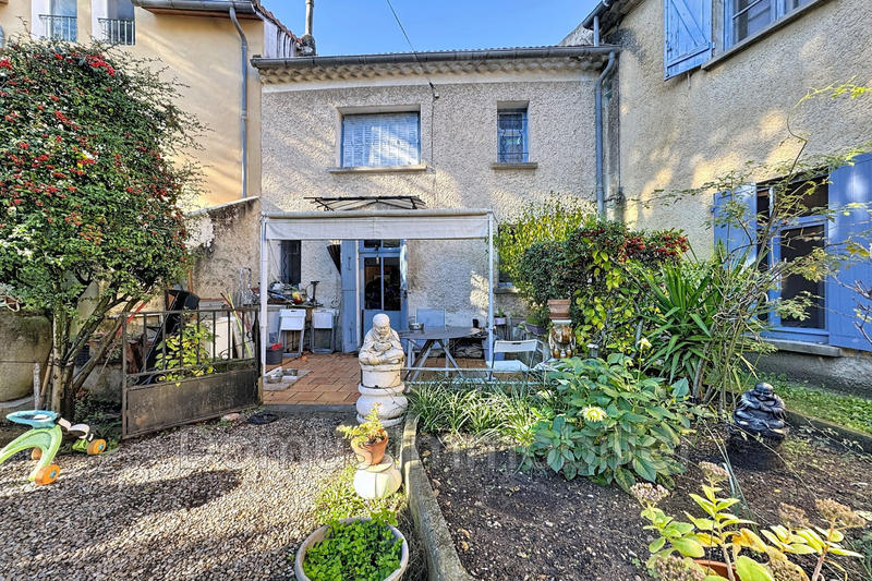 Maison - 323 m² - 16 pièces