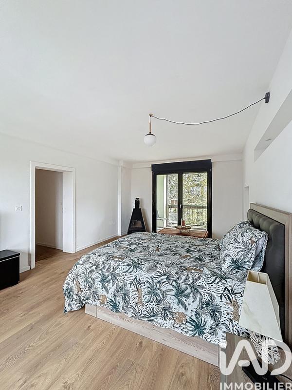 Maison - 202 m² - 9 pièces