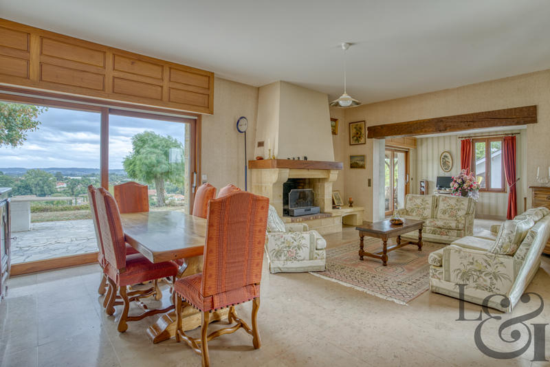 Maison - 225 m² - 5 pièces