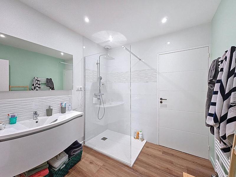 Maison - 260 m² - 10 pièces