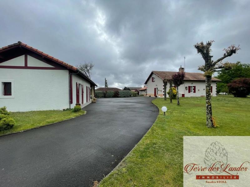 Propriété - 174 m² - 9 pièces