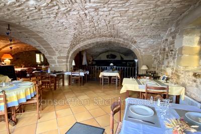 Maison - 640 m² - 16 pièces