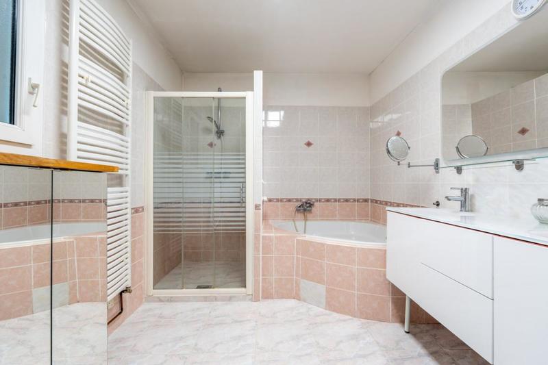 Maison traditionnelle - 195 m² - 7 pièces