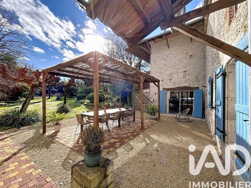 Maison - 465 m² - 15 pièces