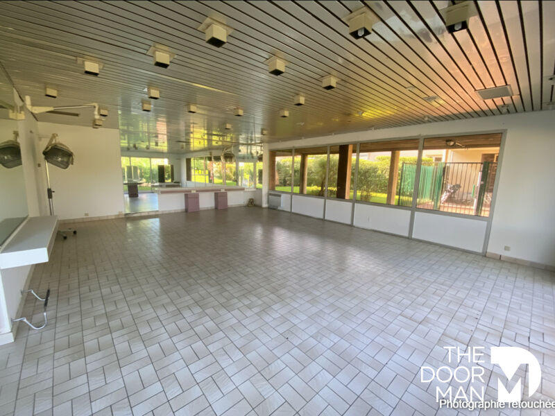 Local commercial - 89 m² - 3 pièces