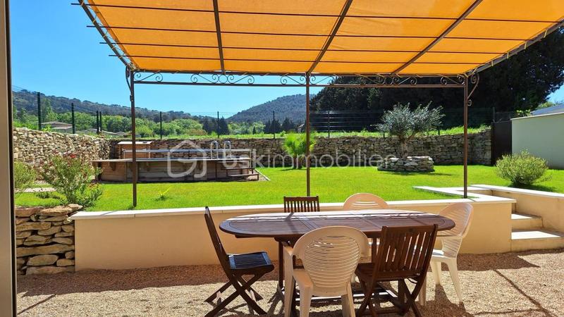 Propriété - 260 m² - 11 pièces